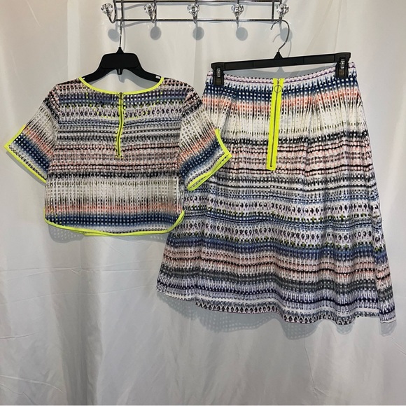 Romeo + Juliet Neon Multi Ombre Perforated Zip-Up Two Piece Crop Top Skirt Set - Picture 8 of 12
